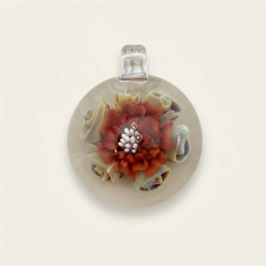 Anhänger mit Blume rot