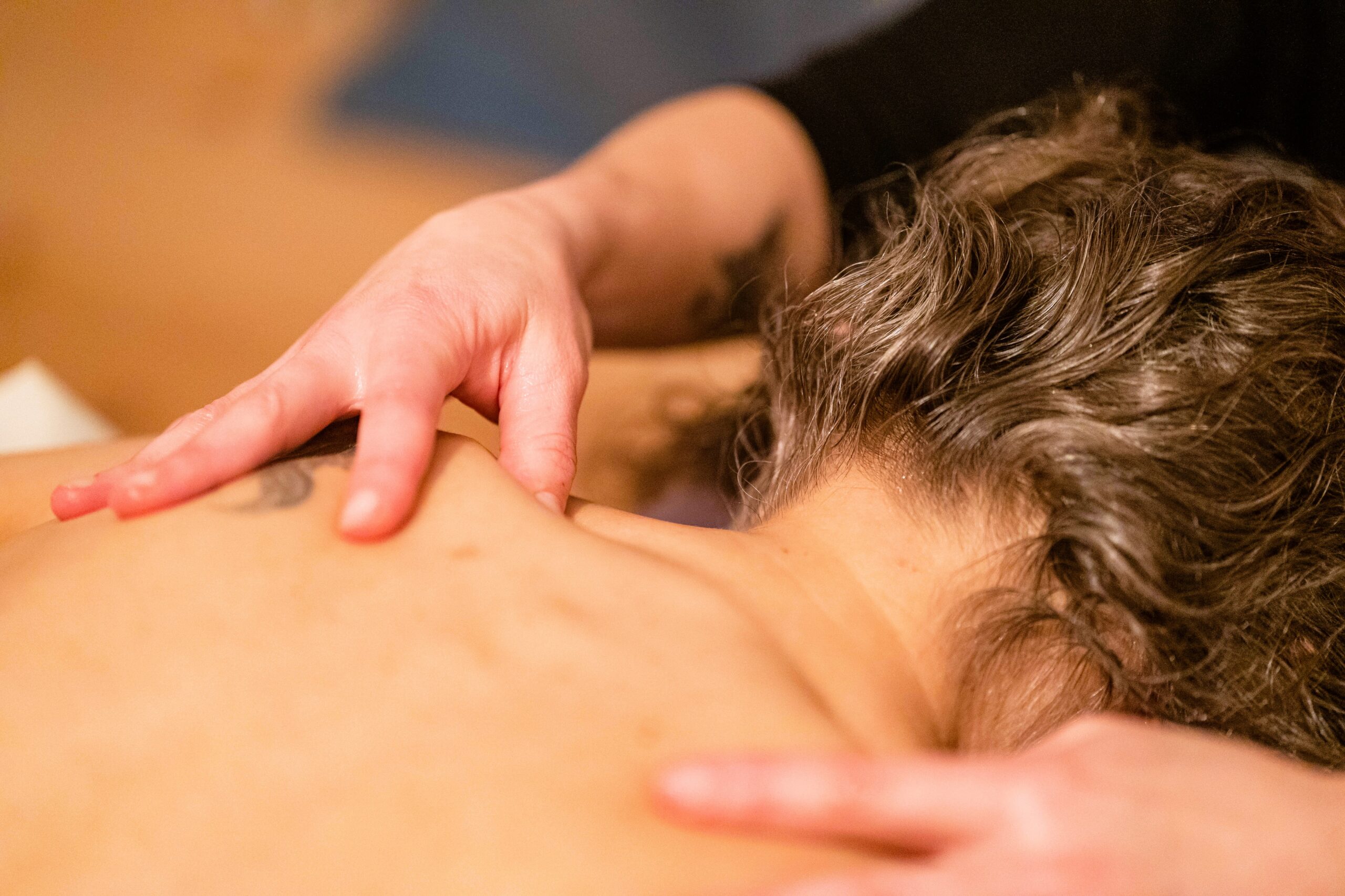 Massage in Winterthur, Lomi Lomi Nui, Ganzkörpermassage mit ÖL.